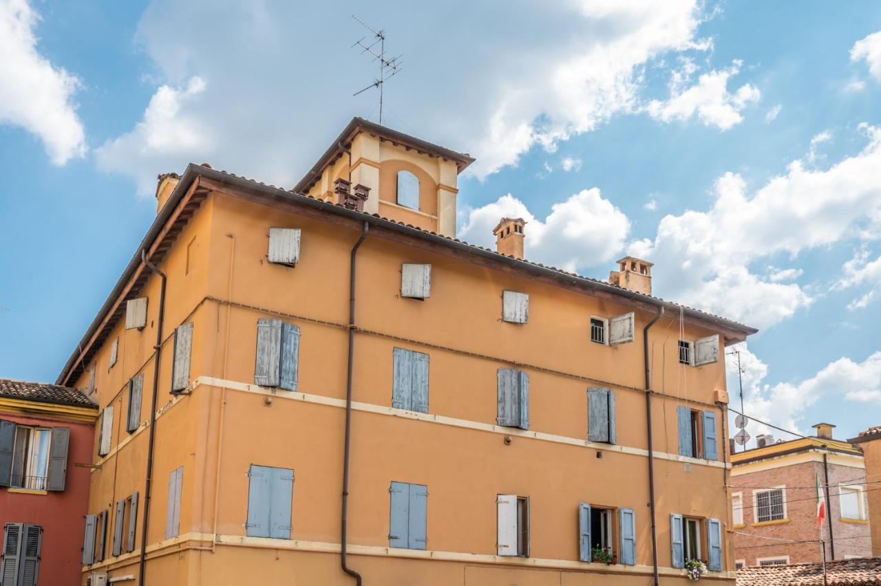 Nella Corte Del Mulino, 1 Passo Dal Centro Con Parcheggio Modena Exterior photo